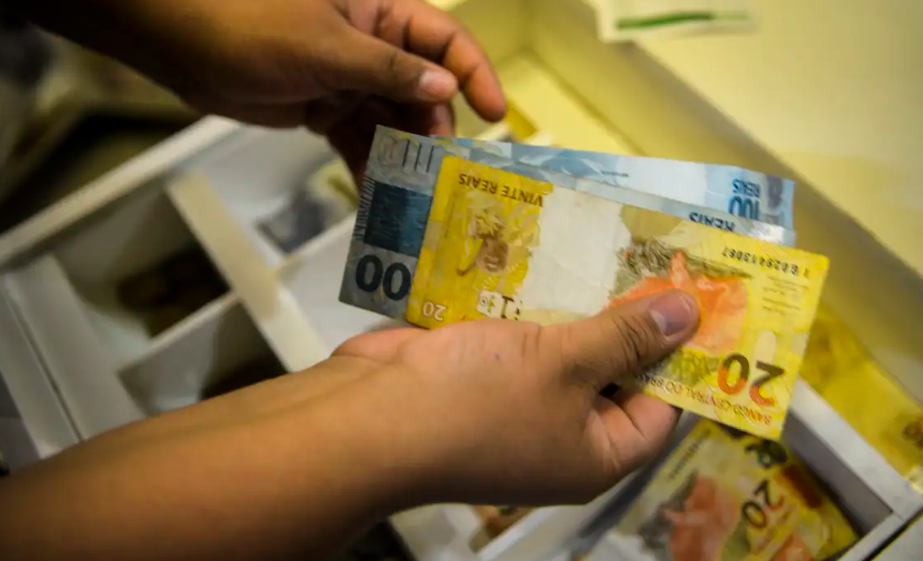 Carga tributária bruta do Governo Geral atingiu 32,32% do PIB em 2024, mostra boletim do Tesouro