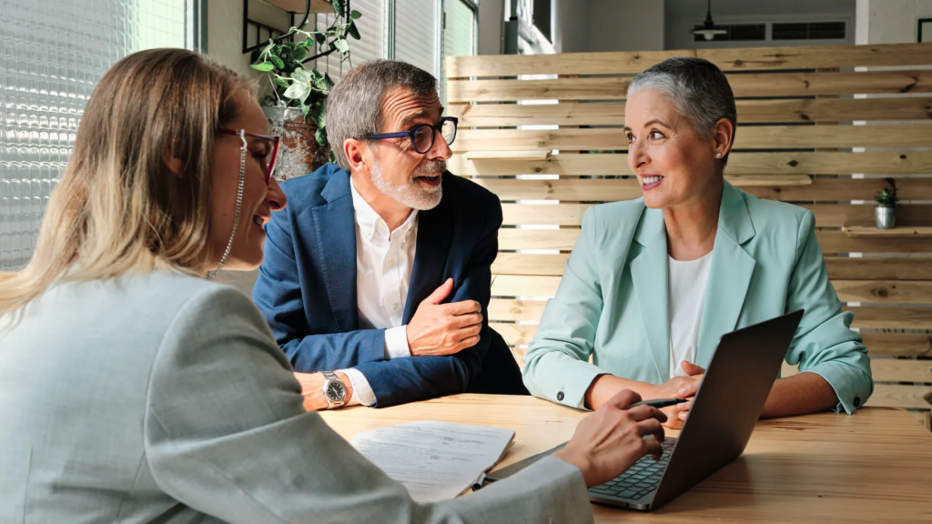 A democratização do capital privado expõe investidores de varejo a armadilhas de liquidez, falta de transparência e retornos incertos.