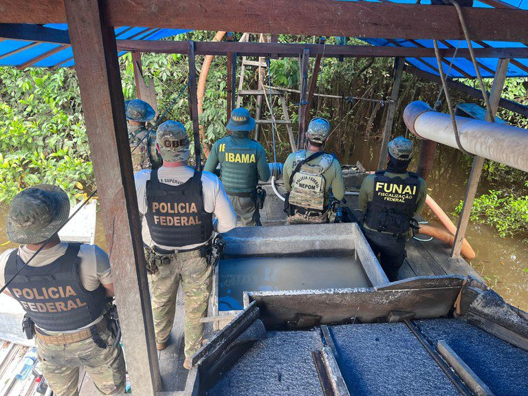 Operação contra garimpo ilegal é deflagrada em áreas de povos indígenas isolados