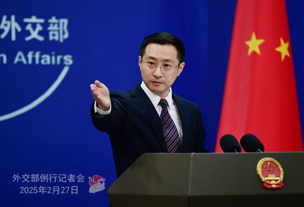 China deixa claro que não quer guerra comercial, mas está pronta para responder firmemente se os EUA insistirem na escalada tarifária.