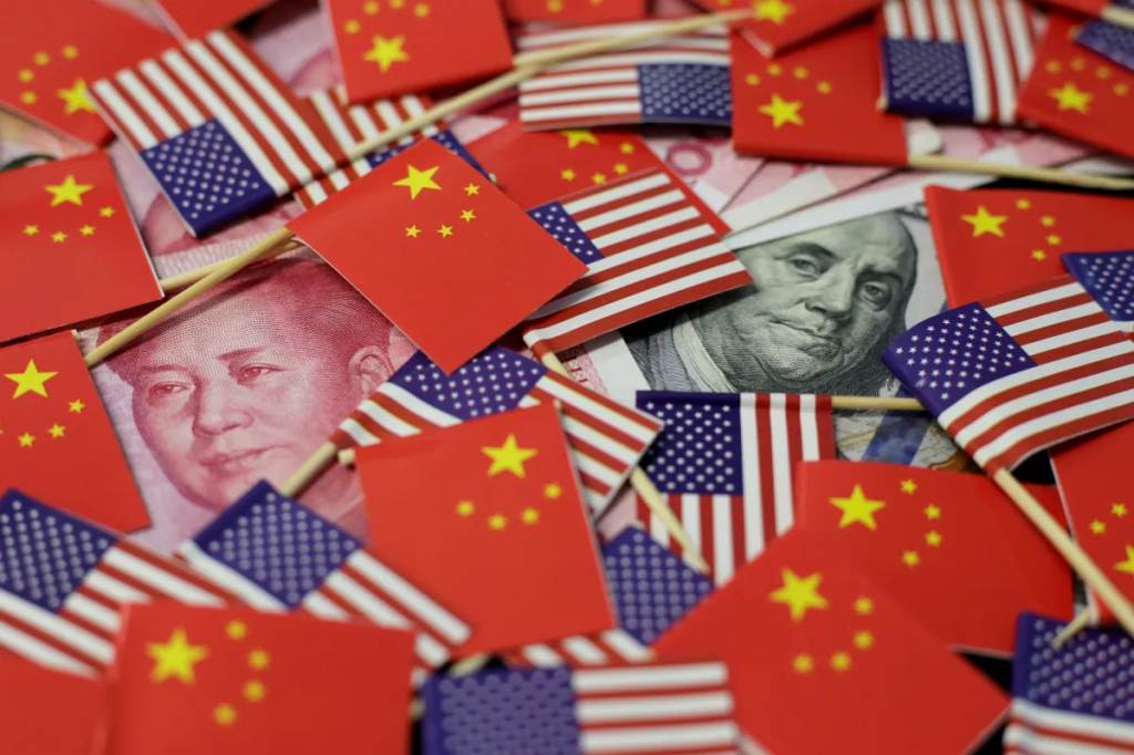 China impõe restrições de visto a americanos em resposta às sanções dos EUA, citando interferência em assuntos internos ligados à região de Xizang.