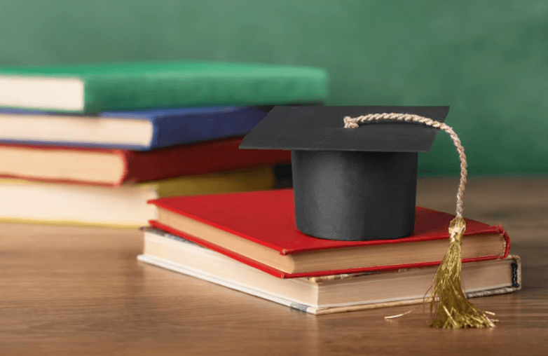 Profissionais qualificados sem diploma podem ter chances iguais? Veja as estratégias para se destacar em processos seletivos.