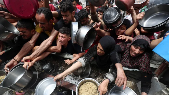 Bloqueio em Gaza: famílias enfrentam a fome extrema