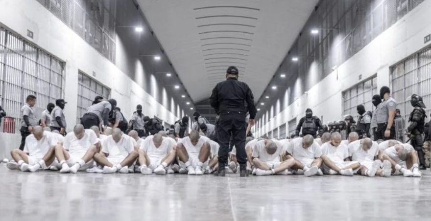 Justiça impede Trump de deportar migrantes sem julgamento