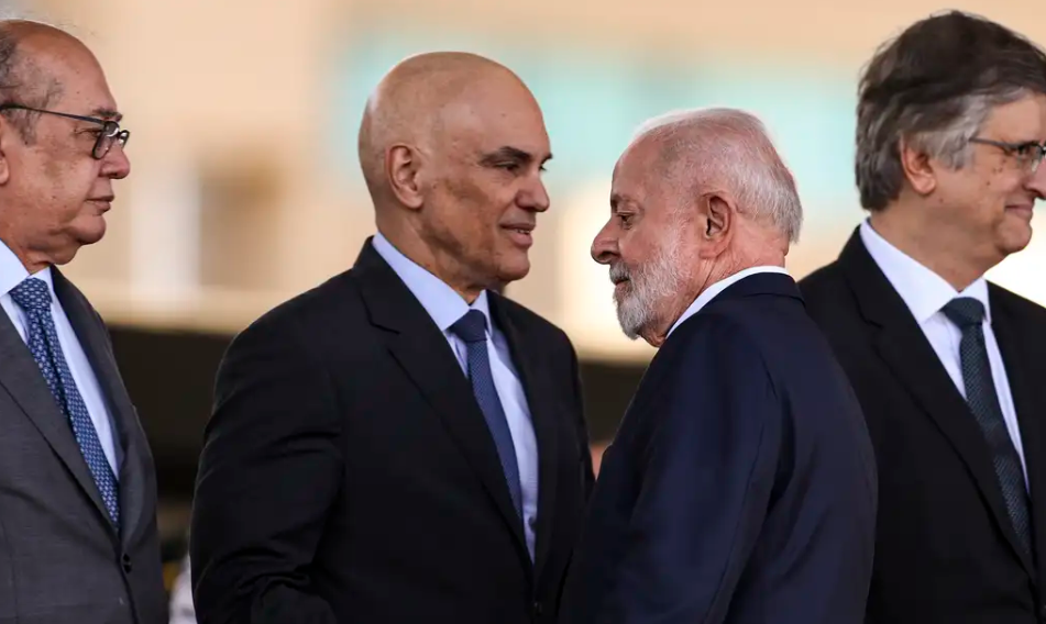 Com apoio de Eduardo Bolsonaro nos EUA, ameaças contra Moraes ganham força e colocam pressão sobre o governo para defender o Supremo e a soberania nacional.