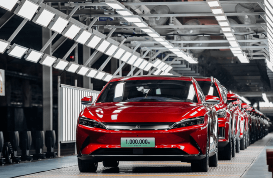 Estados Unidos acusam a China de subsídios desleais e preparam tarifas que podem encarecer a produção de baterias para carros elétricos.