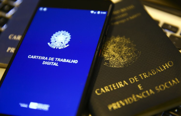 Brasil registra saldo de mais de 257 mil novos empregos em abril.