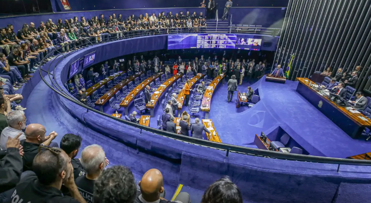 Texto consolida medida provisória (MP) do governo Lula com reajustes feitos após acordos dos servidores com Executivo.