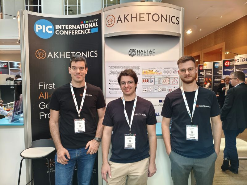 Stand da Akhetonics