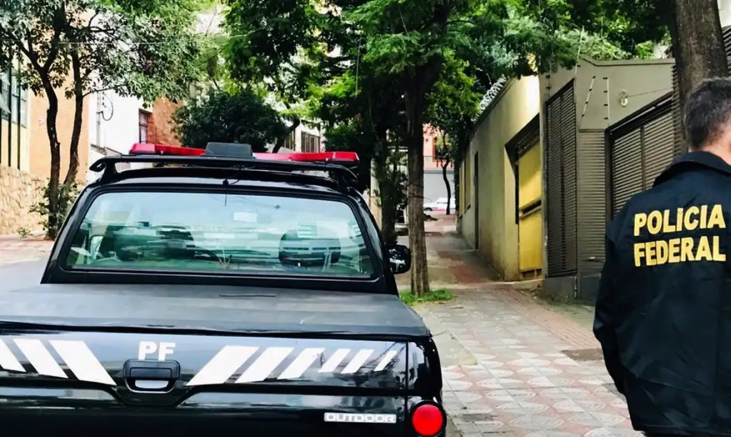 Operação Egrégia, com a PF e a Coordenação-Geral de Inteligência da Previdência Social (CGINP) do Ministério da Previdência Social, identifica criminosos que criavam pessoas fictícias com documentação falsa.