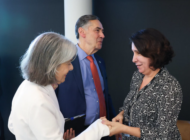 Presidente do STF recebe oficiala de justiça alvo de constrangimento no exercício da função