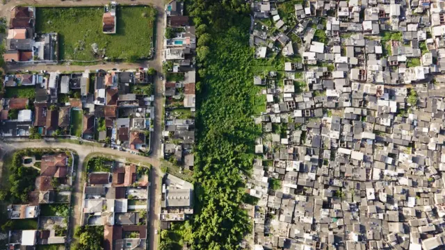 Apesar da queda na desigualdade, a renda dos mais ricos ainda é 13,4 vezes maior que a dos mais pobres, aponta Pnad Contínua.