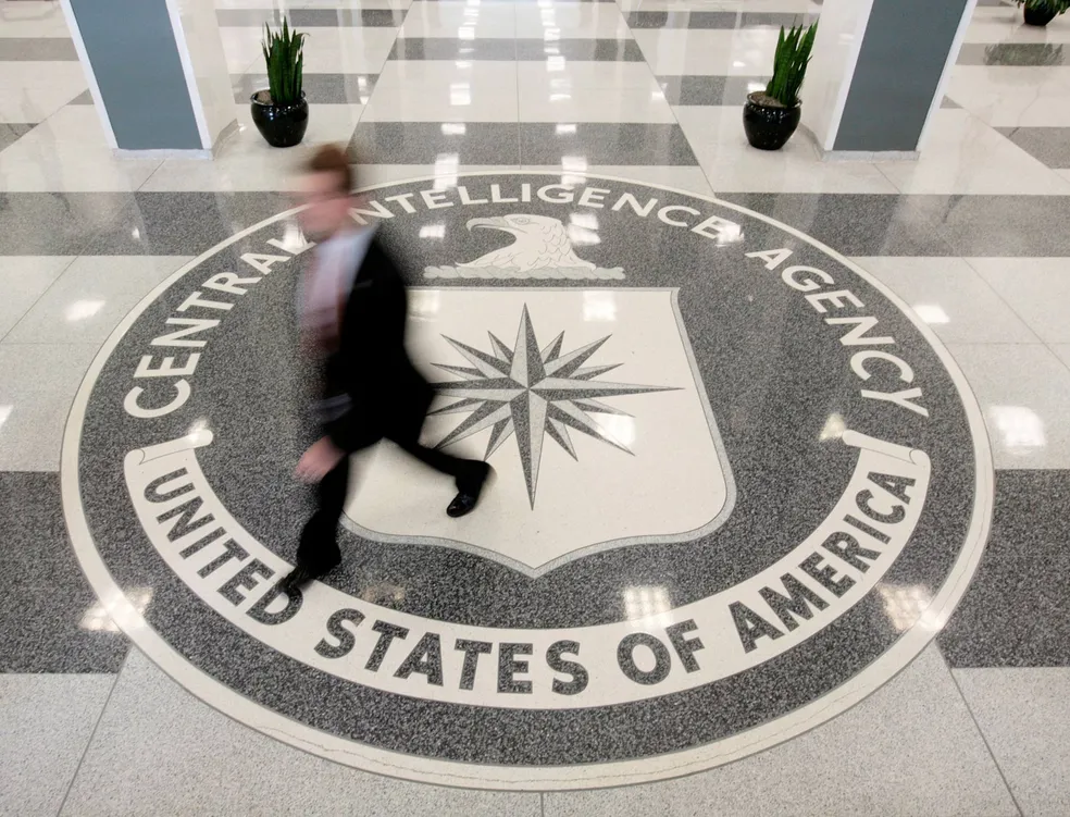 A nova campanha da CIA quer transformar o descontentamento de funcionários chineses em fontes de inteligência sobre segredos militares e cibernéticos.