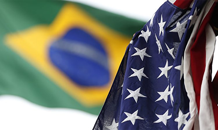 Enquanto acusam o Brasil de censura, defensores do “mundo livre” ignoram medida americana que torna a vida digital parte do processo migratório.