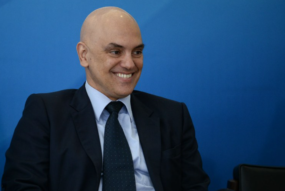 STF avança em interrogatórios e recusa atrasos, mesmo diante de apelos inusitados e momentos de descontração no plenário.