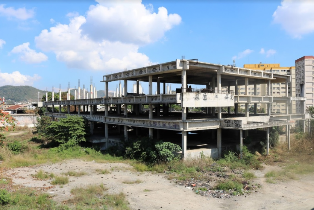 Desde 2015, o hospital se tornou abrigo para criminosos e usuários de drogas; agora, a população sonha com sua transformação em centro de vida.