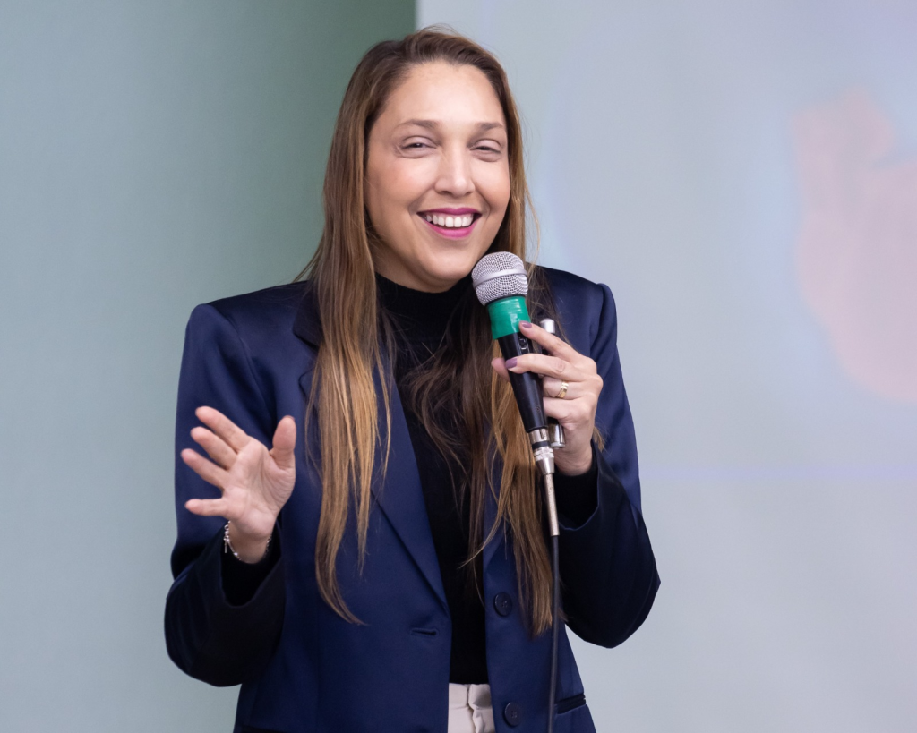 Disciplina busca ensinar empatia e respeito às diferenças desde a infância, integrando crianças com e sem deficiência em atividades inclusivas nas escolas.