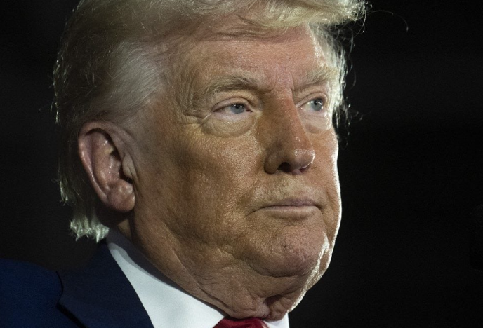 Com a inflação pesando no dia a dia, sete em cada dez americanos desaprovam a condução econômica do governo e exigem mais ação.