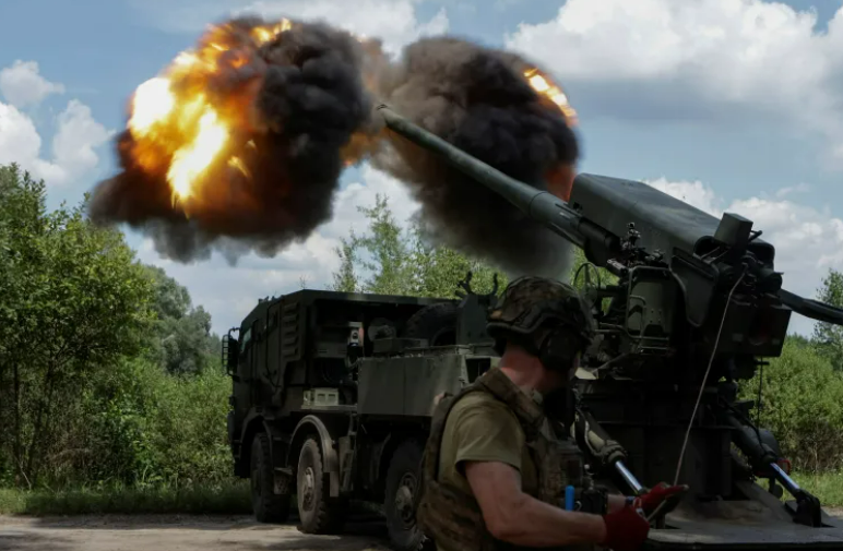 Military of the 48th separate artillery brigade trigger a self -propelled obus 2s22 Bohdana against Russian troops near a front line in the Kharkiv region, Ukraine, on July 27, 2025 [Sofiia Gatilova/Reuters]