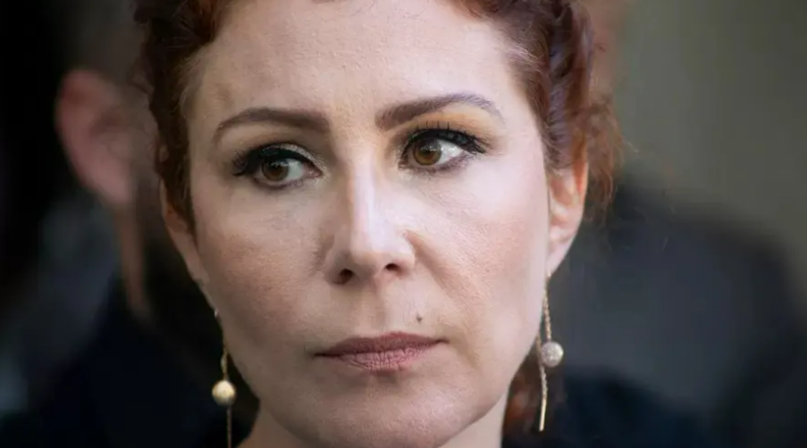 Zambelli estava escondida em Roma e foi entregue à polícia pelo deputado Angelo Bonelli; processo de extradição pode levar anos, dizem especialistas.