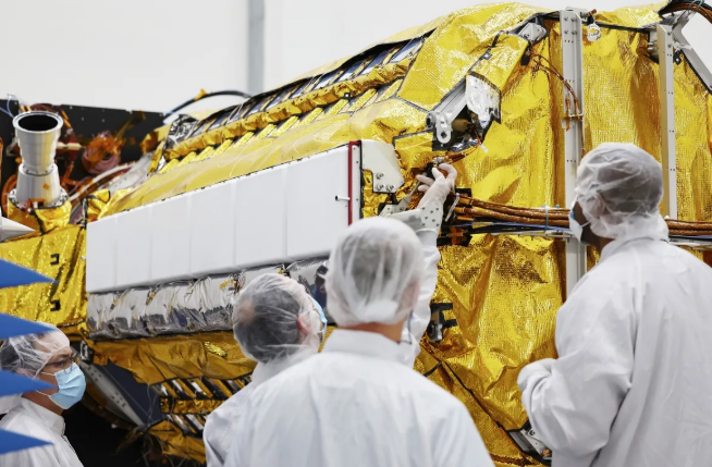 Agências espaciais dos EUA e da Índia lançam satélite de observação da Terra