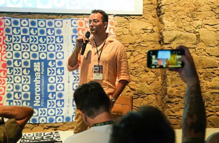 diretor artístico Zeca Brito