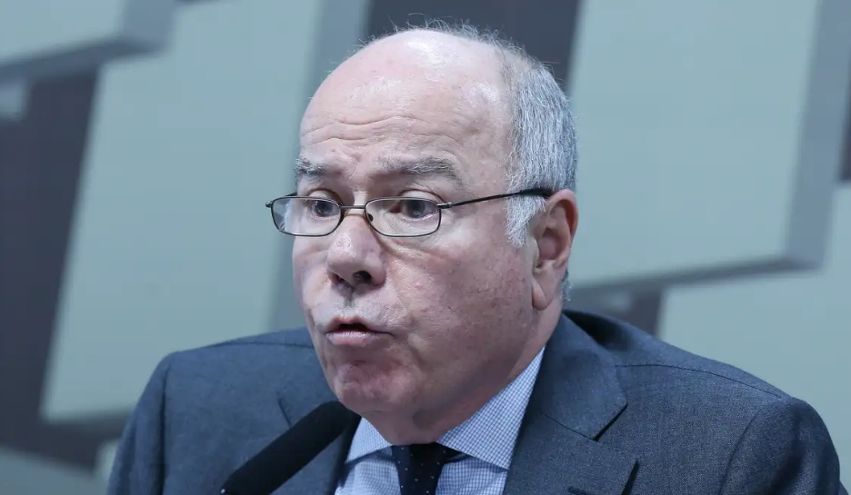 EUA alegam censura e perseguição em decisões do STF, mas governo brasileiro mantém defesa firme do ministro Alexandre de Moraes.