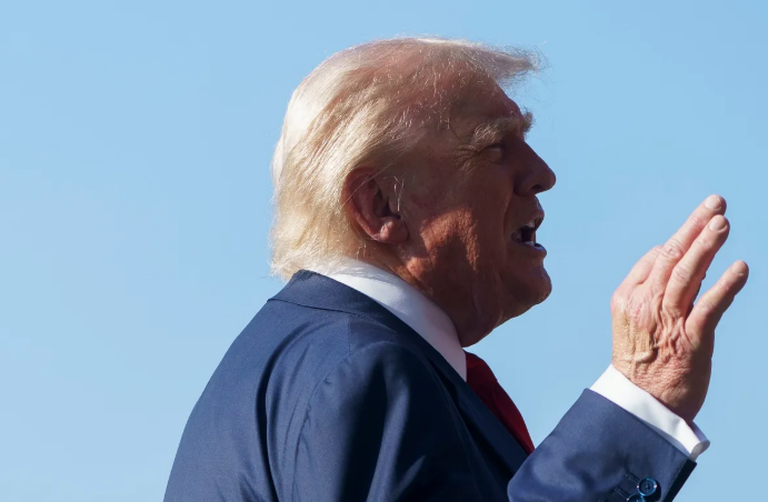Trump desencadeia uma onda de surpresas comerciais na véspera do prazo final
