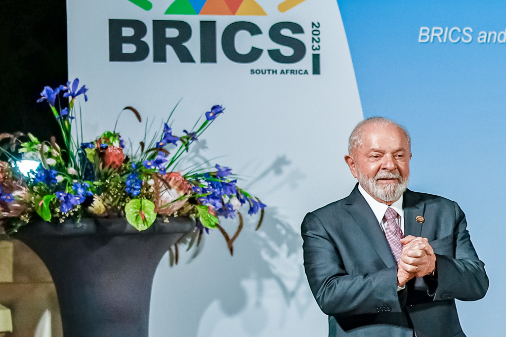líderes do BRICS denunciam ameaças dos EUA e reafirmam autonomia frente à investida diplomática de Donald Trump.