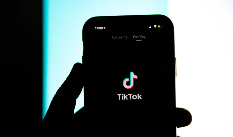 Ferramenta promete mais segurança, mas escancara o dilema entre proteger e invadir a rotina online dos jovens na era do conteúdo instantâneo.