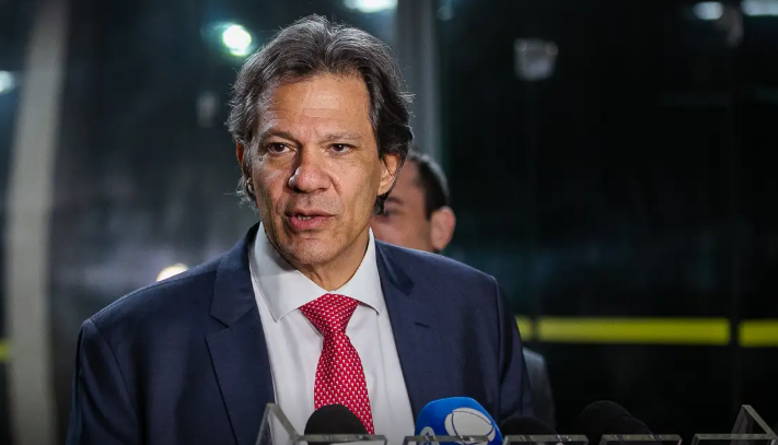 Com impacto previsto sobre empregos e exportações, governo prepara pacote emergencial para proteger indústria nacional do tarifaço de Trump.