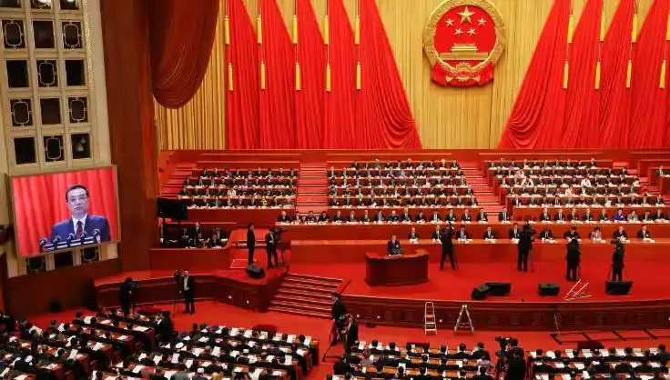 Xi Jinping destaca que o marxismo só funciona quando enraizado na realidade concreta, tornando-se alma e bandeira do projeto chinês contemporâneo.