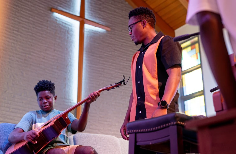 Marc Rocher, natural do Haiti, mora em Ohio desde 2023 e agora enfrenta a possibilidade de ser deportado pelo governo Trump. A comunidade está se unindo para apoiar os esforços para mantê-lo nos Estados Unidos. Cydni Elledge para a NBC News
