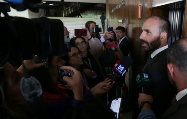 Embora não investigue crimes, TCU vê indícios que exigem apuração interna na Câmara para esclarecer a conduta do deputado.
