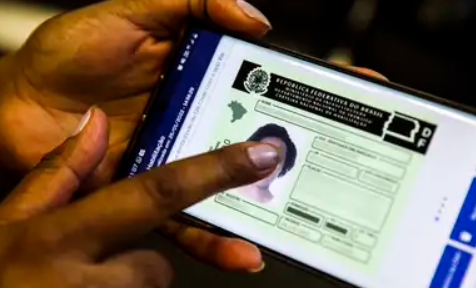 Plataforma online e instrutores independentes prometem democratizar o acesso à habilitação, sem abrir mão da segurança no trânsito.