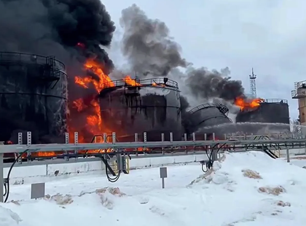 Autoridades de Bryansk confirmam incêndio controlado, mas extensão dos danos ainda não foi detalhada oficialmente pela Rússia.