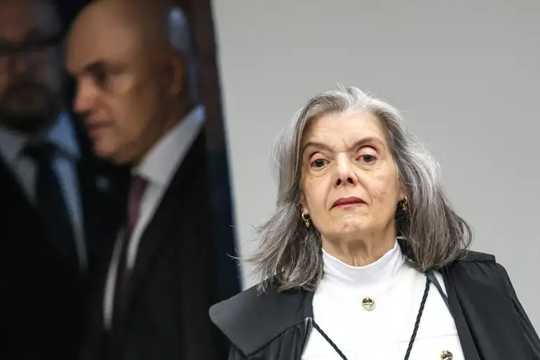 Pela primeira vez, um ex-presidente brasileiro é condenado pelo Supremo por tentar romper a ordem democrática após perder as eleições.
