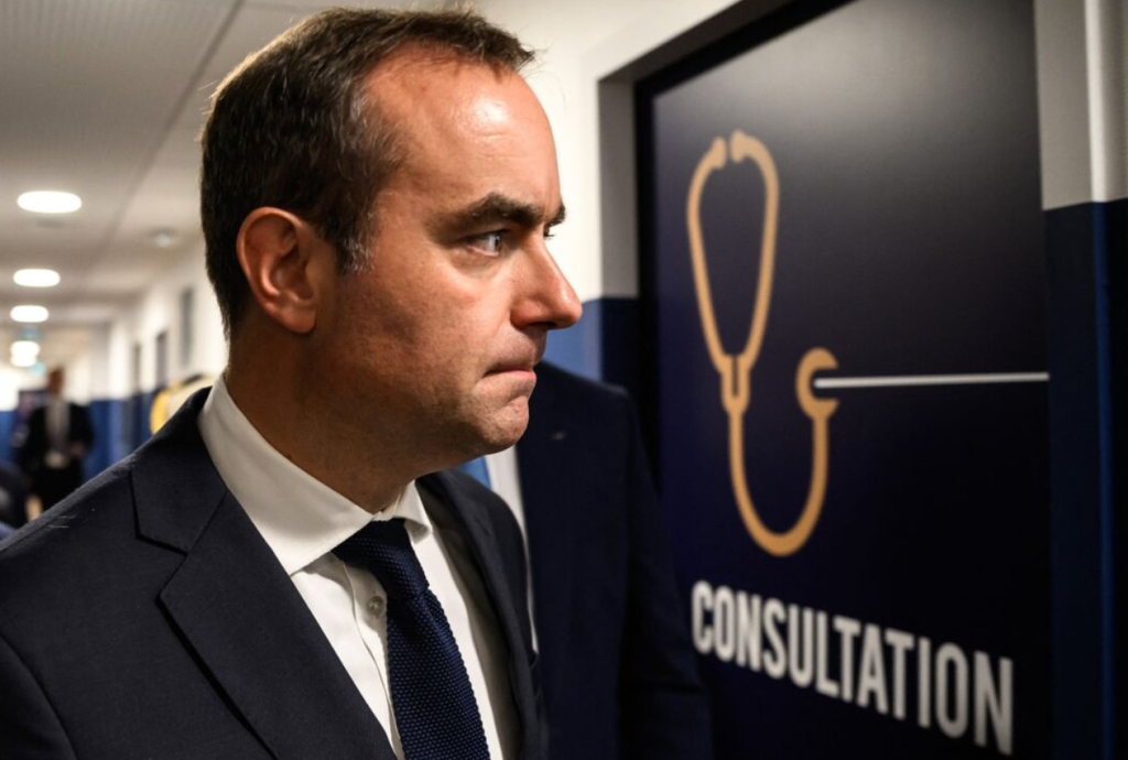 A oposição socialista afirma que derrubar o governo não é radicalismo, mas soberania parlamentar diante da recusa de Macron em ouvir a maioria eleita.