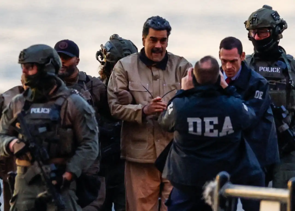 Primeira audiência de Maduro em Nova York ultrapassa o campo jurídico e reabre o debate sobre intervenção, soberania e limites da jurisdição global.