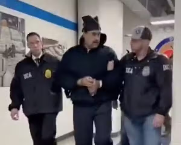 A captura de Nicolás Maduro é celebrada pelo governo, mas reacende memórias de guerras longas e impopulares que marcaram a política externa dos Estados Unidos.