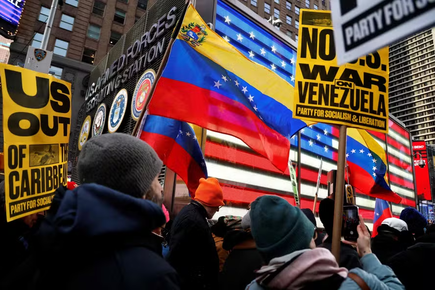A captura de Nicolás Maduro é celebrada pelo governo, mas reacende memórias de guerras longas e impopulares que marcaram a política externa dos Estados Unidos.
