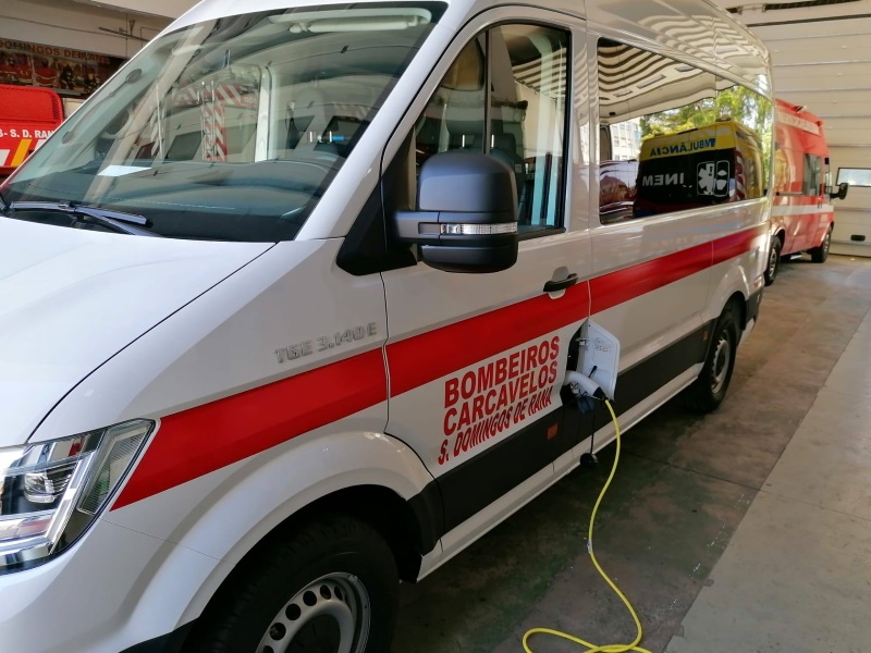 Ambulância elétrica, Mobilidade sustentável, Bombeiros, Carcavelos, São Domingos de Rana, Veículo de emergência, Carregamento elétrico, Frota sustentável, Inovação em saúde, Veículo elétrico, Portugal