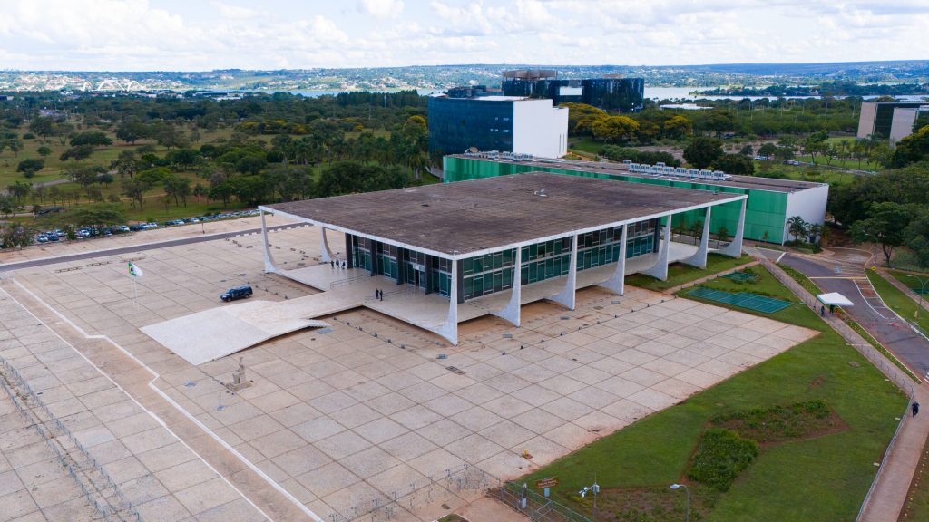 STF, Supremo Tribunal Federal, Brasília, arquitetura moderna, Oscar Niemeyer, escultura A Justiça, Rio de Janeiro, eleição indireta, governo do RJ, política brasileira, segurança jurídica, Poder Judiciário.