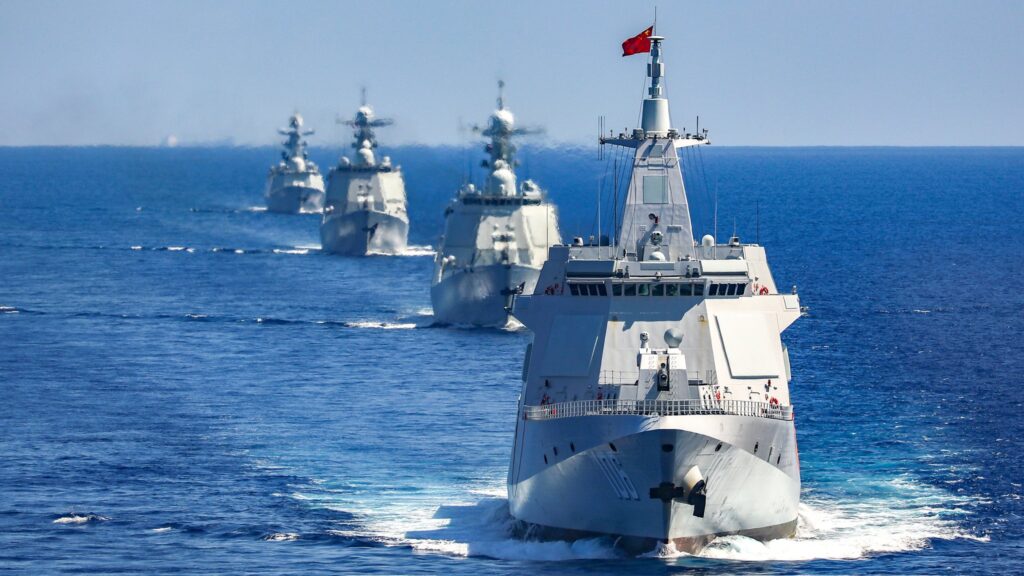 Primeiros testes de fogo real dos Type 055 indicam que a China quer integrar rapidamente seus navios mais avançados ao núcleo operacional do mar do Leste.