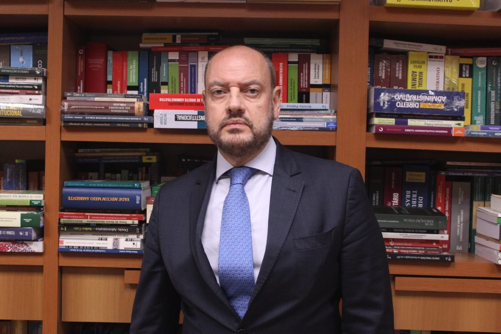 Couto revoga decreto e restabelece proteção ambiental