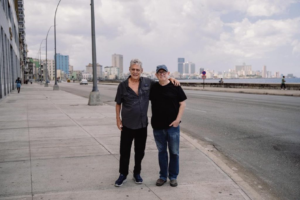Chico Buarque e Silvio Rodrígues em Cuba, 8 de abril de 2026. Crédito: @franciscoproner