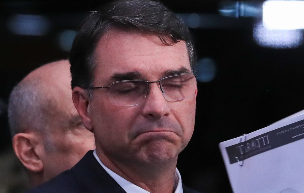 A plataforma X se recusou a entregar dados pessoais de usuários críticos ao senador e invocou o Marco Civil da Internet e a liberdade de manifestação.