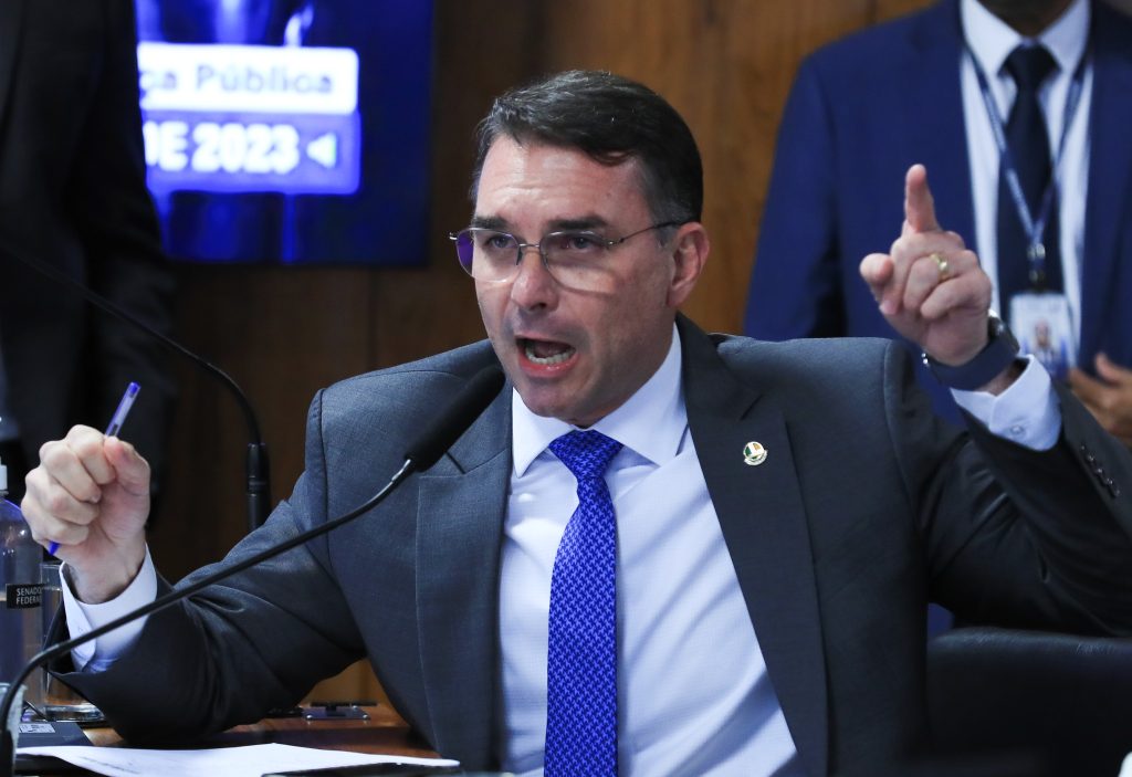 Brasília (DF) 19/11/2024 Senador, Flávio Bolsonaro, na comissão de segurança do Senado. Senador falou que pensar em Matar não é crime" Foto Lula Marques/ Agência Brasil
