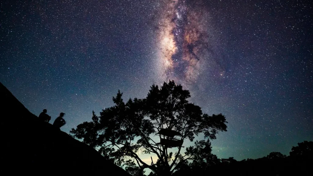 Lua Nova: Céu Escuro Revela Planetas e Via Láctea